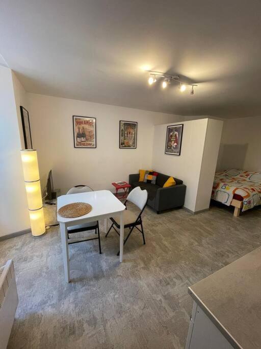 Studio Rdc Parking Prive Gratuit Doué-la-Fontaine Εξωτερικό φωτογραφία